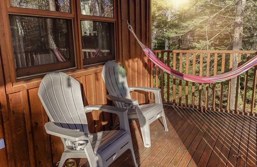 Smiths Corner Cottage | Pet Friendly Cottage at the Lake