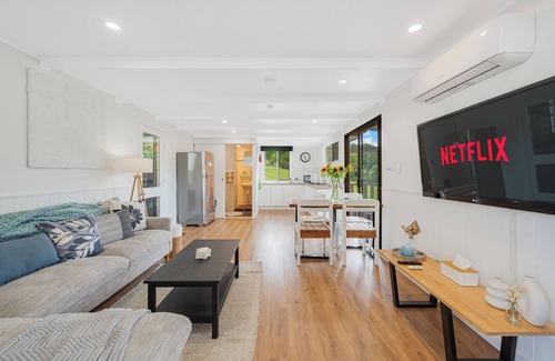 Woombye Cabin | Pet friendly cozy cabin on acreage