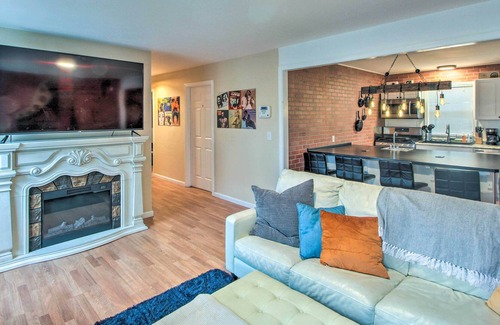 Rosedale Apartment | Pet-Friendly Duplex Home Near Downtown KC!