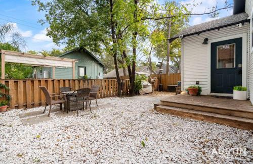 East Cesar Chavez House | Pet Friendly East Cesar Chavez Home Near Downtown