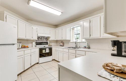 Edinburg House | Pet-Friendly Edinburg Townhome - Near Stadiums!