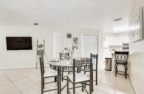 Edinburg House | Pet-Friendly Edinburg Townhome - Near Stadiums!