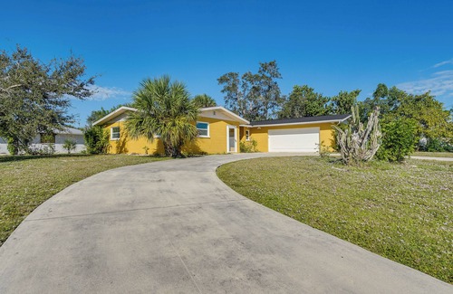 Englewood South Cottage | Pet-friendly Englewood Home - 4 Mi to Beach!