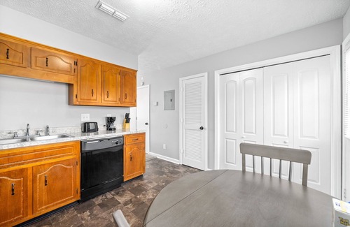 Clarksville House | Pet friendly, Exit 1- Monthly discount