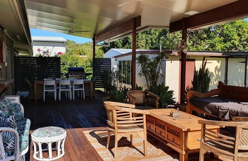 Rainbow Beach House | Pet friendly, family home close to beach and shops