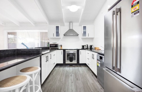 Wurtulla House | Pet friendly family getaway near the beach