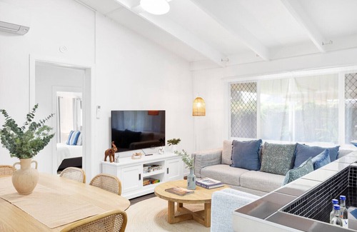 Wurtulla House | Pet friendly family getaway near the beach