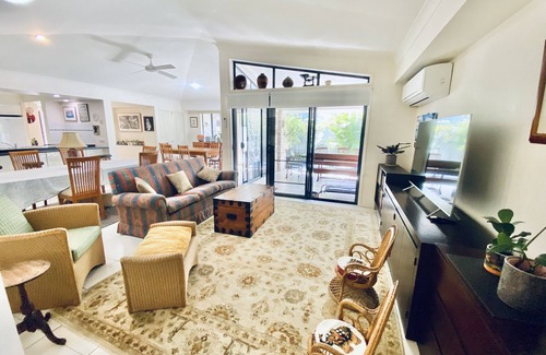 Bogangar House | Pet Friendly Family Holiday Home - Cabarita Beach /Bogangar (Walk to Beach)