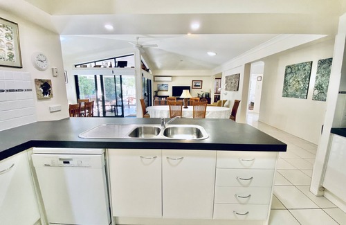 Bogangar House | Pet Friendly Family Holiday Home - Cabarita Beach /Bogangar (Walk to Beach)
