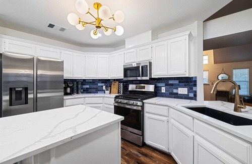 Round Rock House | Pet friendly, Fast WiFi, Fully Fenced, PrivtePatio
