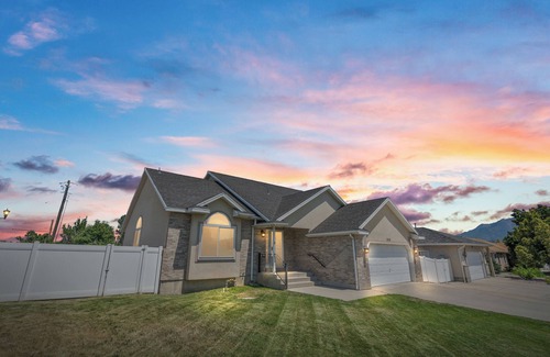 South Jordan House | Pet Friendly, Fireplace, 17Mi to Snowbird Ski