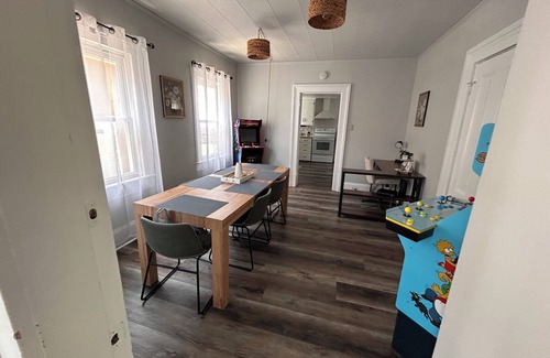 Sheboygan House | Pet friendly, freshly renovated, 5 minute walk to beach in the heart of the city