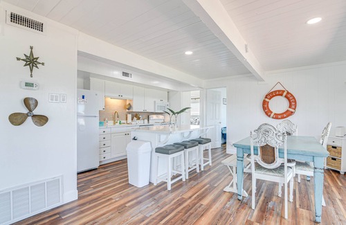 Galveston House | Pet-Friendly Galveston Home: Walk to Beaches!