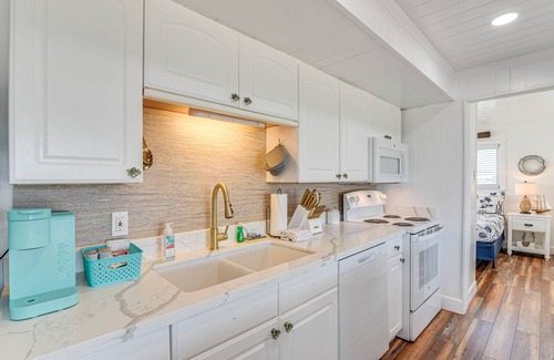 Galveston House | Pet-Friendly Galveston Home: Walk to Beaches!
