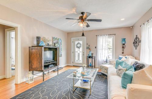 San Jacinto House | Pet-Friendly Galveston Bungalow, half Mi to Beach!