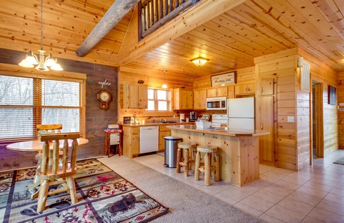 Garrison Cabin | Pet-Friendly Garrison Retreat w/Gas Fireplace!