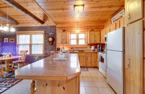 Garrison Cabin | Pet-Friendly Garrison Retreat w/Gas Fireplace!