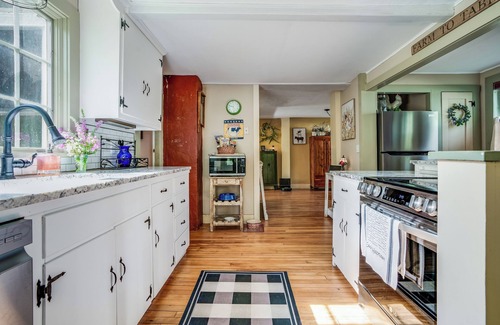 East Haddam House | Pet-Friendly Getaway in Historic East Haddam Homenn