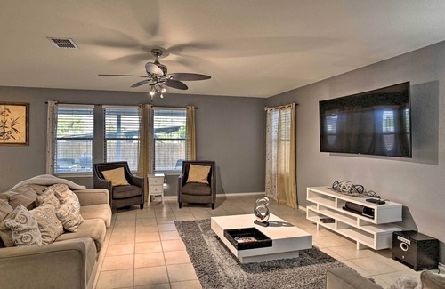 Heritage House | Pet-Friendly Getaway w/ Yard ~ 4 Mi to Seaworld!