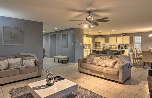 Heritage House | Pet-Friendly Getaway w/ Yard ~ 4 Mi to Seaworld!