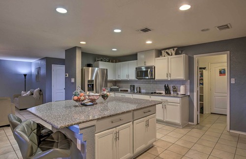 Heritage House | Pet-Friendly Getaway w/ Yard ~ 4 Mi to Seaworld!