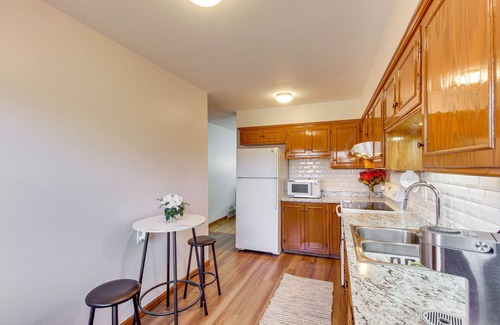 Merriam House | Pet-Friendly Getaway - Walk to Quail Creek Park