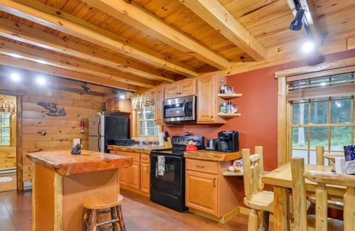 Glenfield Cabin | Pet-Friendly Glenfield Vacation Rental on River!