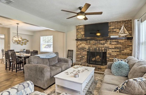 Gulfport House | Pet-Friendly Gulfport Home Less Than 2 Mi to Beach