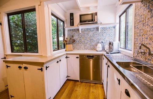 Bundanoon House | Pet-Friendly Highlands Home with Fireplace