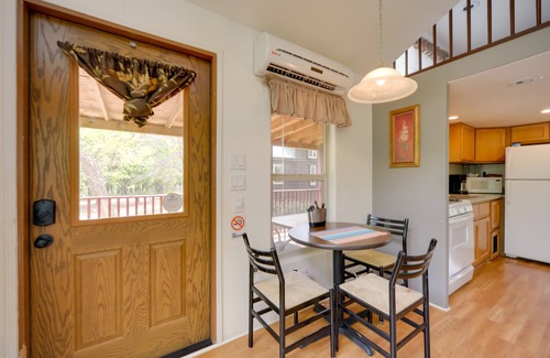 Fredericksburg Cabin | Pet-Friendly Hill Country Cabin w/Shared Hot Tub!