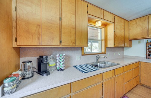 Harper House | Pet-Friendly Hill Country Retreat w/Deck!