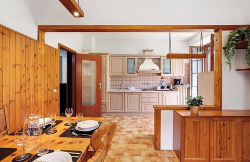 Runaz Apartment | Pet Friendly Holiday Apartment 'Casa Tua' with Mountain View, Garden & Terrace