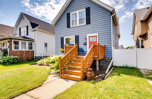 Milwaukee House | Pet-Friendly Home - 6 Mi to Downtown Milwaukee!