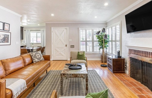 San Leandro House | Pet-Friendly Home in San Leandro w/Parking