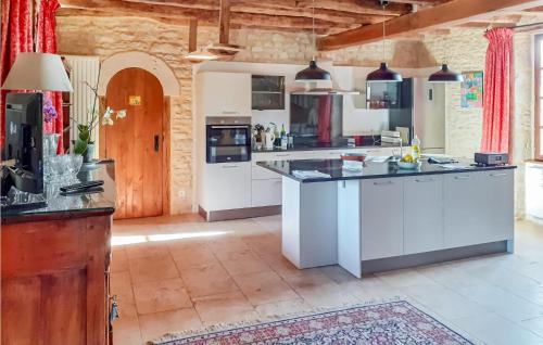 Gindou House | Pet Friendly Home In Gindou With Kitchen