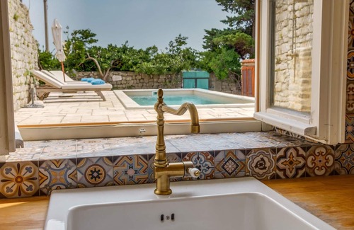 Mali Losinj House | Pet friendly home in Osor