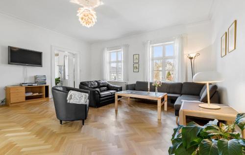 Ronde House | Pet Friendly Home In Rønde With Kitchen