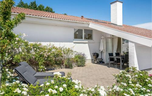 Grønninghoved Strand House | Pet Friendly Home In Sjølund With Sauna
