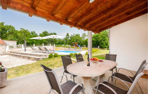 Lovrec House | Pet Friendly Home In Studenci