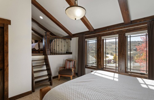 Tuhaye House | Pet friendly home in Tuhaye, luxury home office, private hot tub, fire table