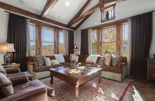Tuhaye House | Pet friendly home in Tuhaye, luxury home office, private hot tub, fire table