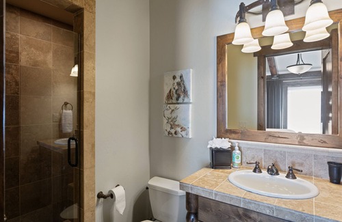 Tuhaye House | Pet friendly home in Tuhaye, luxury home office, private hot tub, fire table