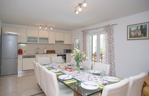 Rastovac House | Pet friendly home in Zagvozd with WiFi