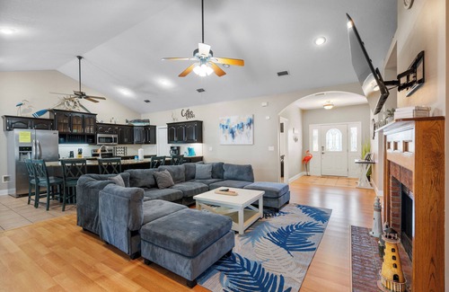 Navarre House | Pet Friendly Home, Steps to the Santa Rosa Sound!