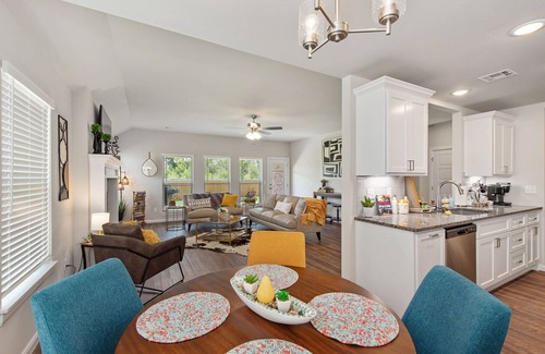 Broken Arrow House | Pet friendly home featuring a sample of local flavors near The Rose District!