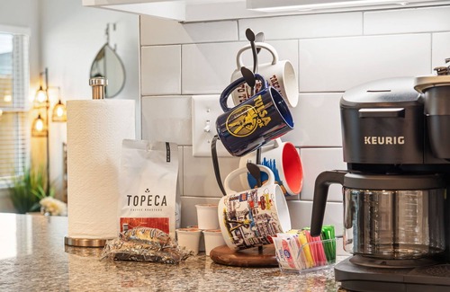 Broken Arrow House | Pet friendly home featuring a sample of local flavors near The Rose District!
