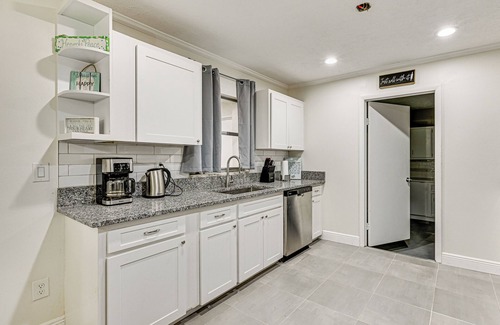 Seffner Community Alliance House | Pet-Friendly Home w/Lanais, Near Dtwn Tampa!