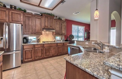 Deer Creek Ranch House | Pet Friendly Home, w/Jacuzzi & PoolTable, High Ceilings, Sleeps 9