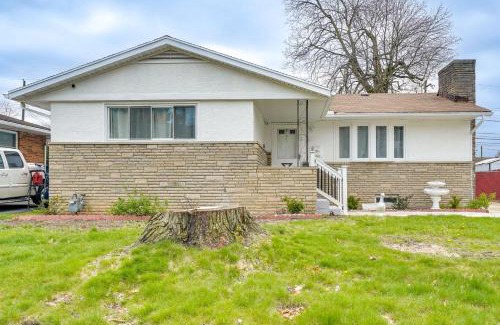 Columbus House | Pet-Friendly Home with Fireplace about 9 Mi to Dtwn!