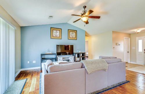 Pensacola House | Pet-Friendly Home with Yard - 8 Mi to Perdido Keys!